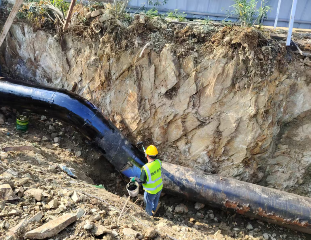流动施工 协同作业 6天啃下随城山大道供水“硬骨头”